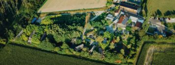 assets/images/8/Hofgut_Drohne_0921-001-9862e135.jpg